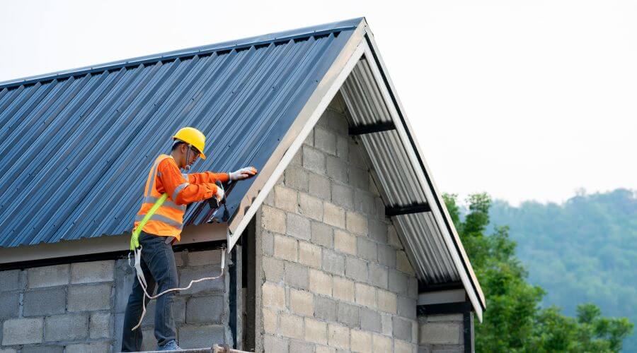 Professional gutter cleaning in De Pere, WI